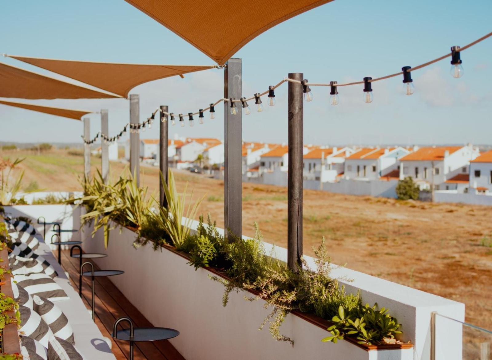פניש The Salty Pelican Yoga & Surf Retreat מראה חיצוני תמונה
