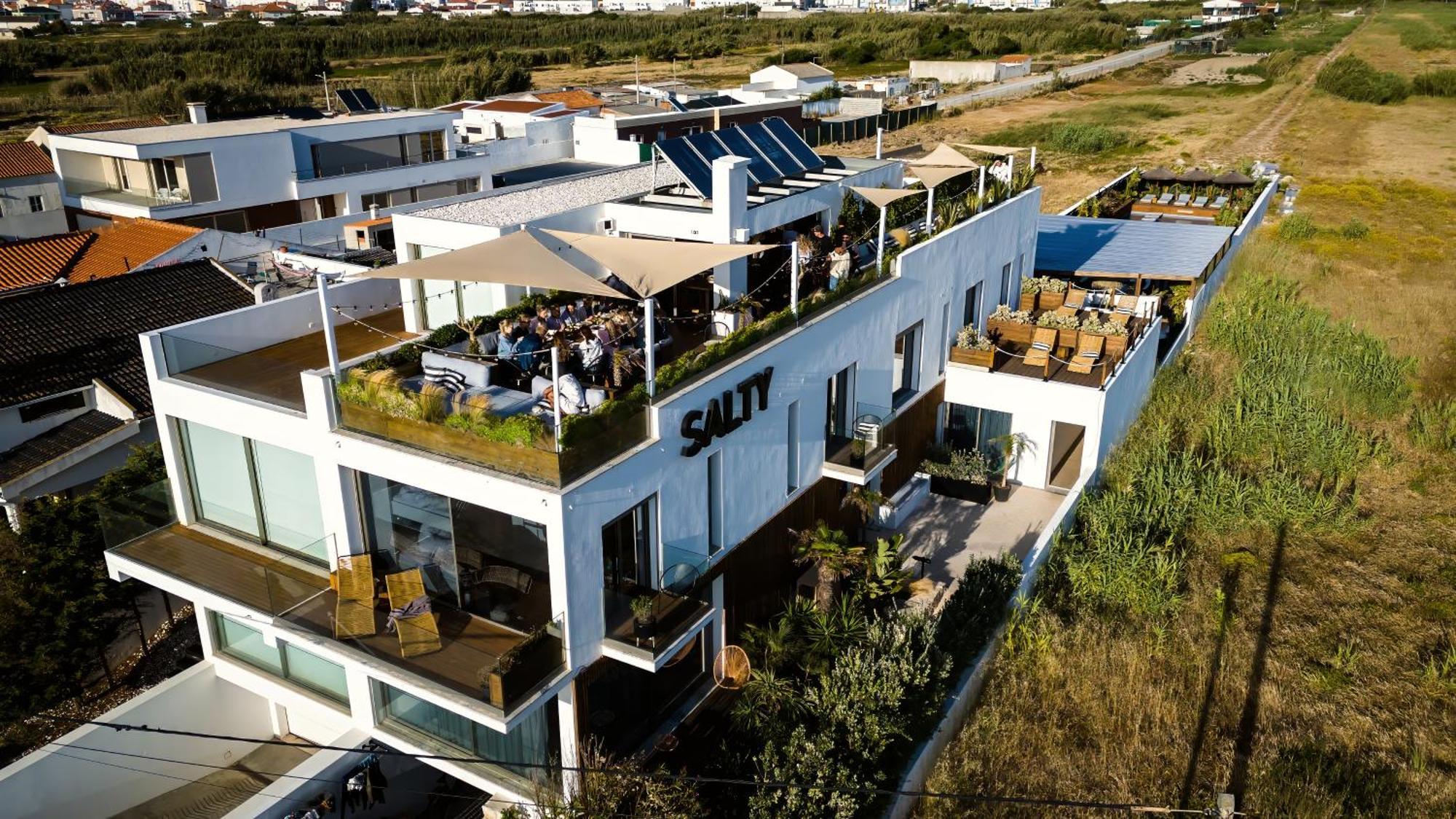 פניש The Salty Pelican Yoga & Surf Retreat מראה חיצוני תמונה